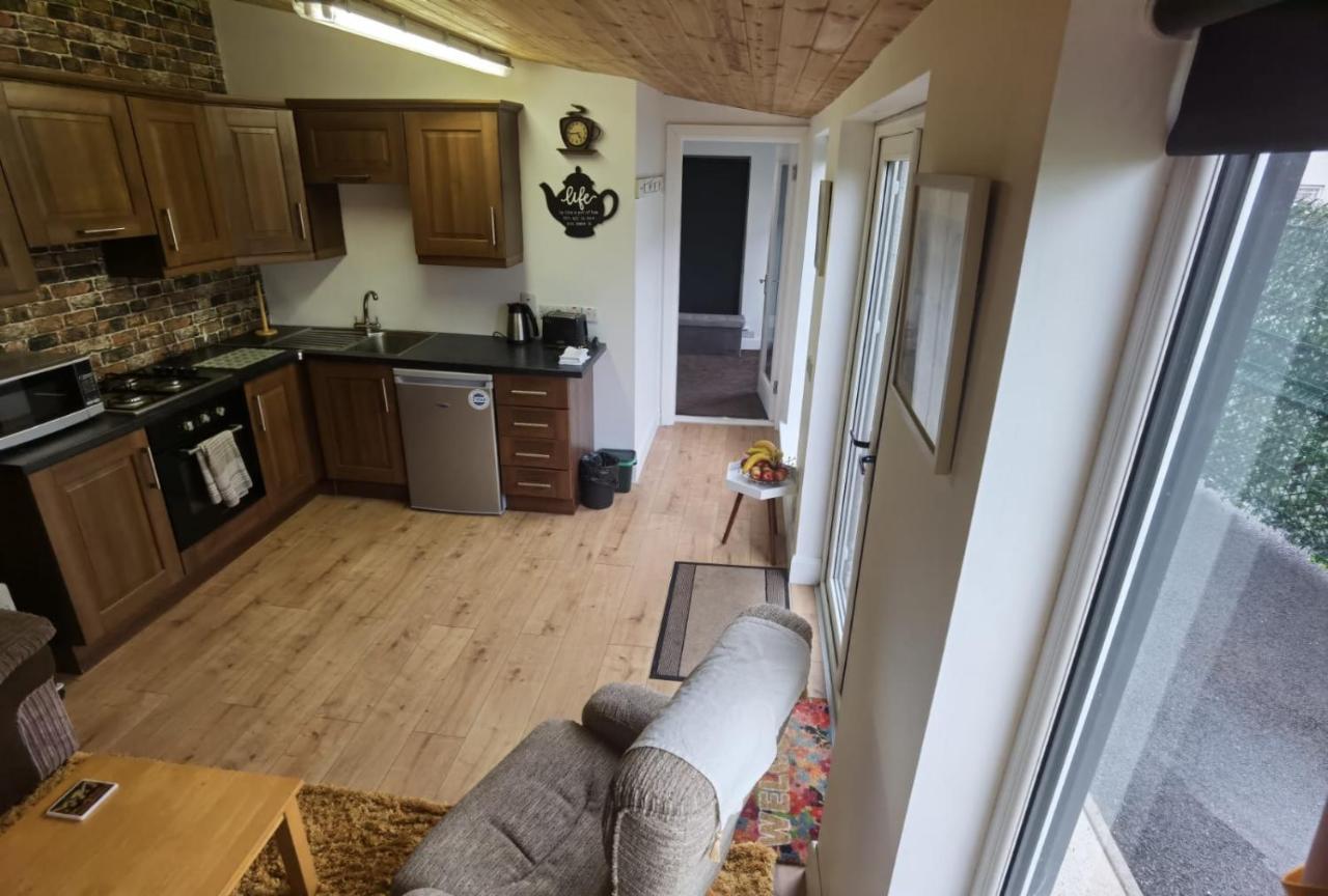 The Snug Apartment Letterkenny Bagian luar foto